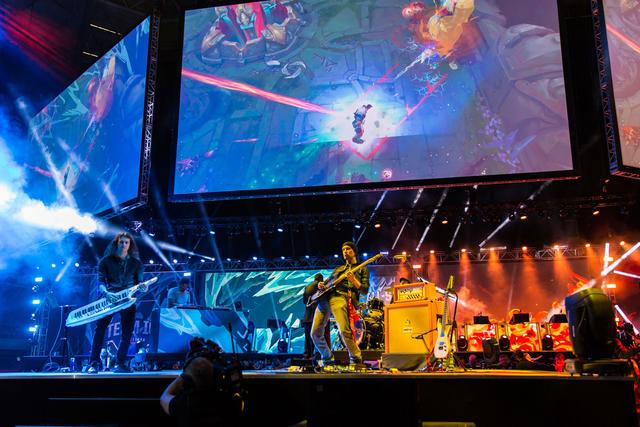 JDG分享knight近照：只想靠两手，向理想挥手